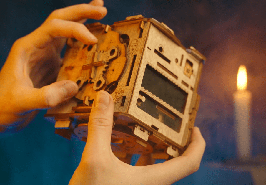 Idventure Escape Room Puzzle Box Cluebox - Escape room in a box. Sherlock's Camera