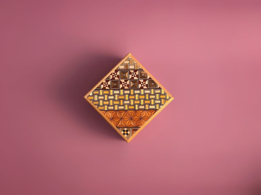 New2Play Japanese Handmade Puzzle Box - Square 18 steps Yosegi/ichimatsu