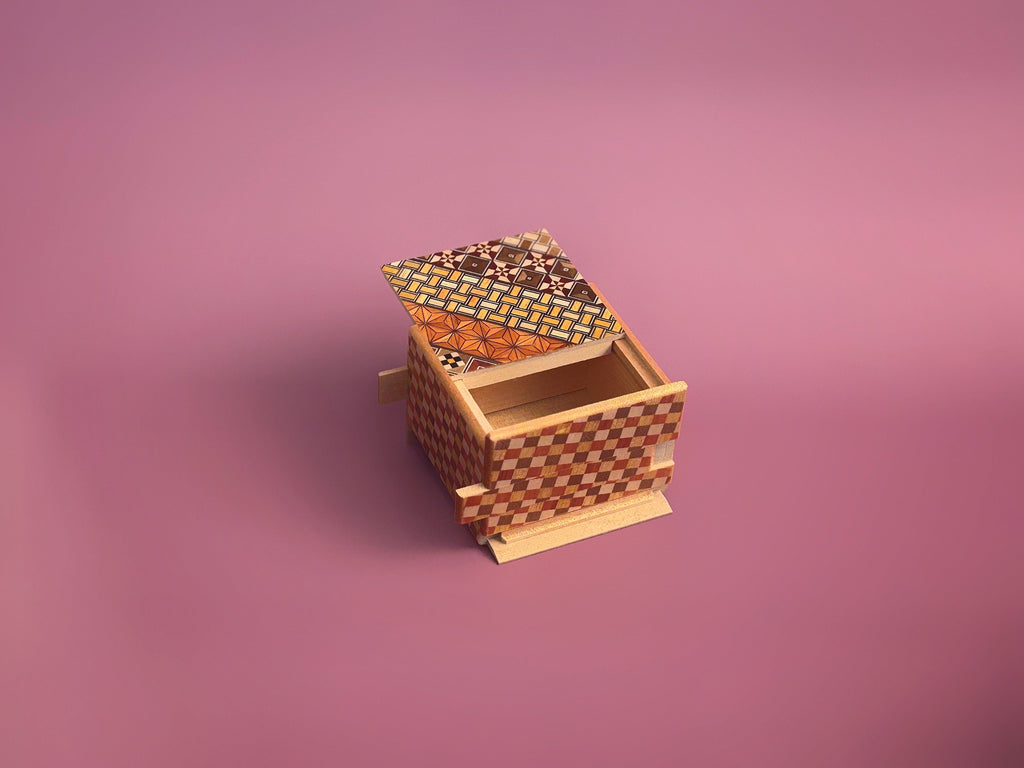 New2Play Japanese Handmade Puzzle Box - Square 18 steps Yosegi/ichimatsu