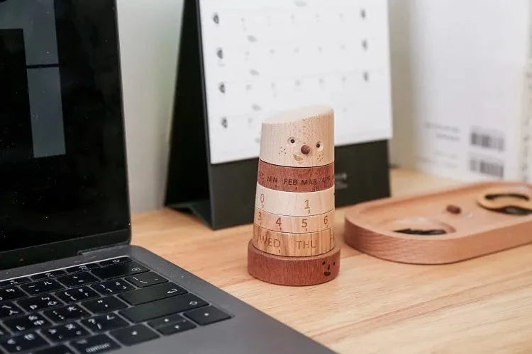 Woodful Life Amusement Rotating Calendar Wooden Man